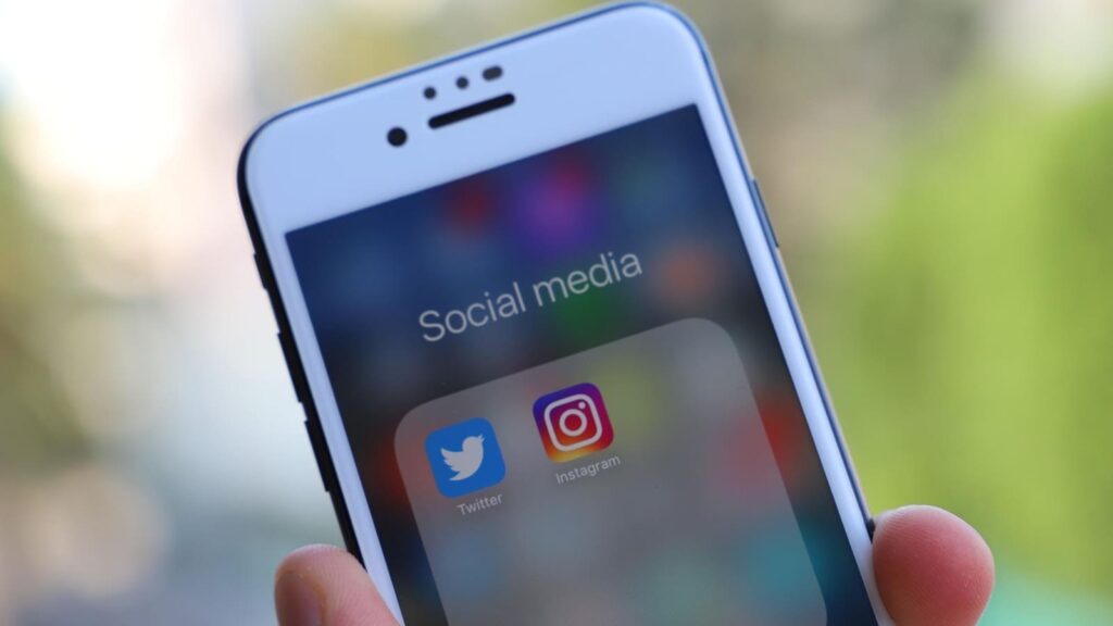 How to Link-Unlink Instagram & Twitter to Clubhouse